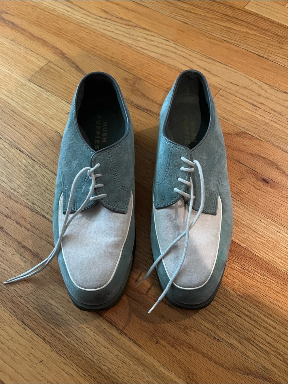 Vintage Hush Puppies Women’s Two-Tone off white and Light blue Oxfords. Size 7.5